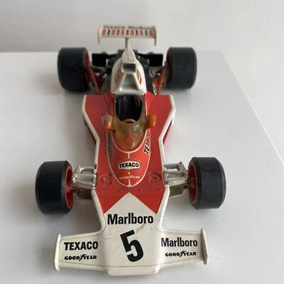 Modelo de coche de carreras Goodyear Texaco Marlboro McLaren M23B años 70 F1 Corgi Foto 1 de 4