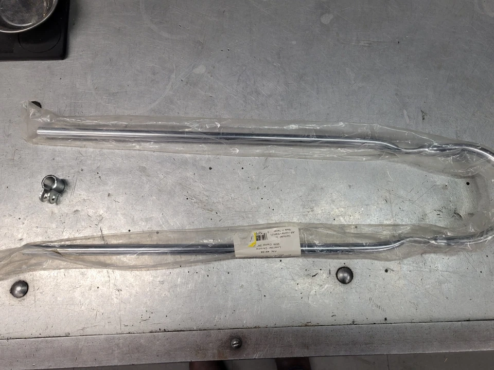 Barra Pyramid lowrider/StingRay 24" cromada maricas faltando 1 braçadeira - Imagem 1 de 3