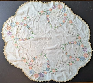 Vintage runde bestickte Tischplatte Häkelkanten Blumen  - Bild 1 von 4