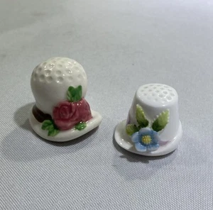 Vintage 2 Thimbles, 3D Flowers, Top Hat Pink Rose Blue flower Enesco 1980s - Picture 1 of 7