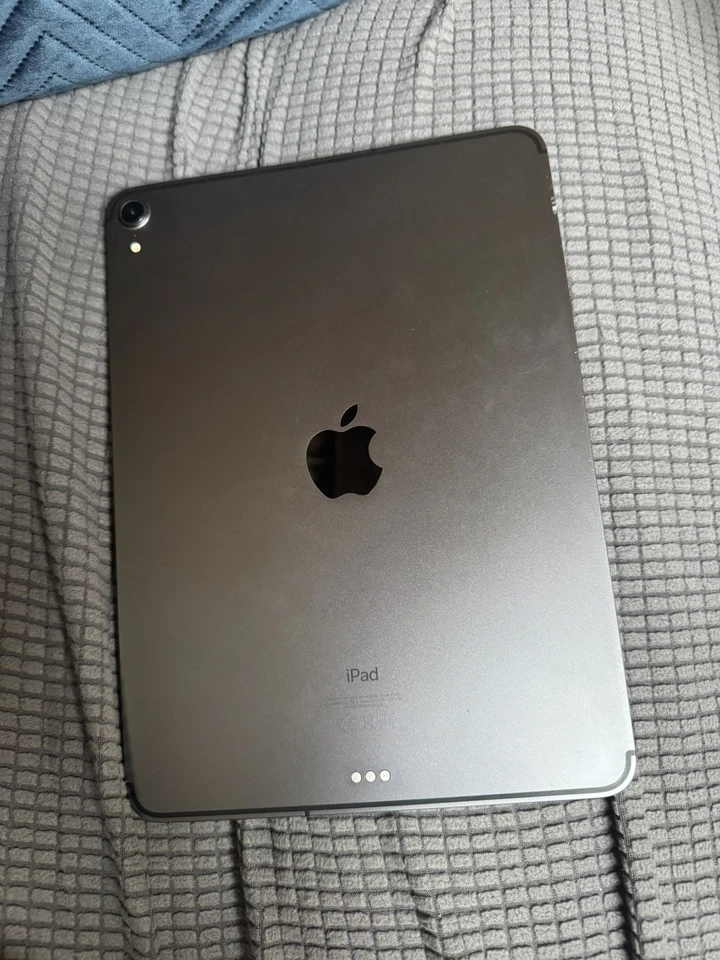Apple iPad Pro 11 Inch 2020 - Image 1 of 4