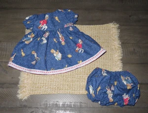 Handgefertigte Puppenkleidung für 20"" - 22"" Babypuppen - ""auf dem Bauernhof"" blaues Kleid-Set - Bild 1 von 5