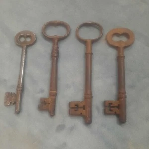 4 LARGE ANTIQUE STEEL SKELETON KEYS. C. 1800s - Picture 1 of 2