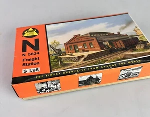 AHM N 5834 Freight Station hobby kit - Preowned but not used - Picture 1 of 3