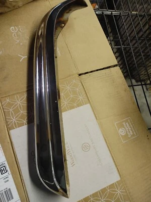 Parachoques trasero parrilla baja mercedes benz w111 280se 3.5 cupé/cabrio. Parte superior izquierda Foto 1 de 2