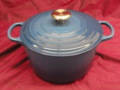 Le Creuset 5 1/4QT #24 cast iron Blue enameled Dutch oven cooking pot - CLEAN! - Image 1 of 4