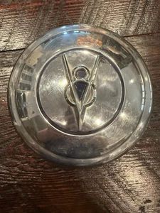 1930s Ford Hubcap V8 Original - Picture 1 of 4