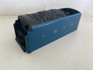 HORNBY CHINA 4498 GRESLEY LNER BLUE TENDER TOP & SCREWS NO CORRIDOR  4472 GC - Picture 1 of 4