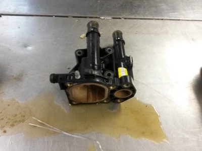 Carcasa termostato trasero para Chevrolet Sonic 16-18 1.8 25192228 Foto 1 de 4