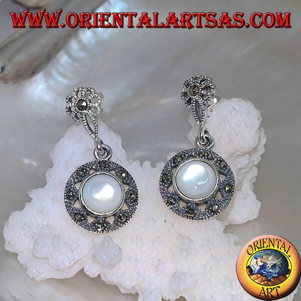 Orecchini in Argento 925‰ fiorellino a lobo e dischetto pendente con madreperla - Immagine 1 di 1