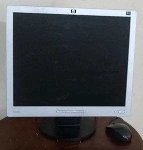 HP L1906 Silver 19" WideScreen Monitor Computer Screen - Picture 1 of 3