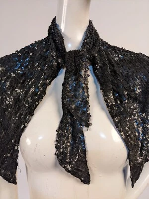 ANTIGUA CAPA DE NOCHE DE LENTEJUELAS NEGRA BRILLANTE DE 1930 PARA VESTIDO Foto 1 de 4