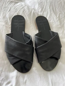 Everlane The Day Crossover Leather Sandals in Black Slides Flats Size 5.5 - Picture 1 of 8