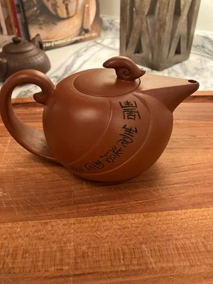 Hermosa tetera Yixing “La fortuna llena el universo” Foto 1 de 4