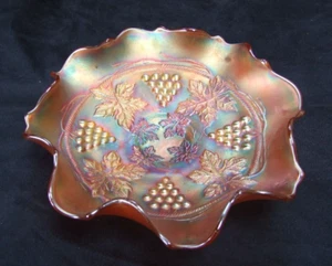Antique Carnival Small Glass Bowl'' Grapes & Leaves ''Pattern  Marigold 1920's  - Picture 1 of 12