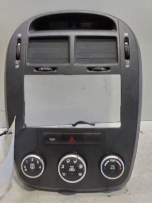 Bisel de tablero Spectra 2009 con control de temperatura Foto 1 de 4