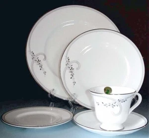 Waterford Ballet Jewels 5 Piece Place Setting Bone China Platinum Florals Boxed - Picture 1 of 2