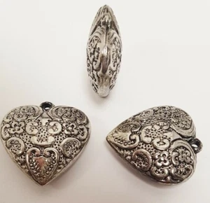 3 VINTAGE ANTIK SILBER HERZ FLORAL ROLLEN 31mm. ACRYL PUFFED ANHÄNGER 1586 - Bild 1 von 3