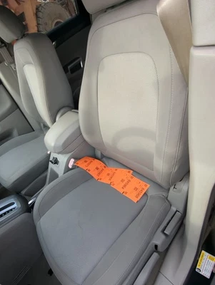 2008-2010 Saturn Vue Driver Front Seat Oem W81B7 - Image 1 of 3