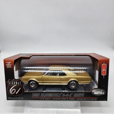 1967 Oldsmobile 4-4-2 золото металлический купе масштаб 1/18 шоссе 61 с коробкой литой - Изображение 1 из 4