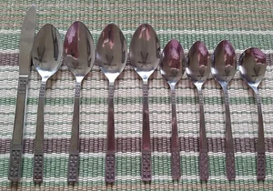 Lot of 9 Pieces Vintage Customcraft Fleur de Lis CUS3 Stainless Flatware - Picture 1 of 14
