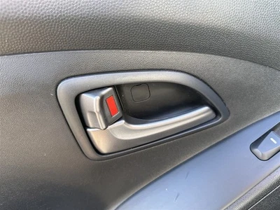 Manija interior de la puerta del conductor trasero izquierdo 2014 2015 14 15 Hyundai Tucson Foto 1 de 4