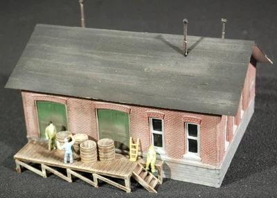 Estação de frete Railway Express Warehouse DPM construída, pintada escala HO 1:87 - Imagem 1 de 4