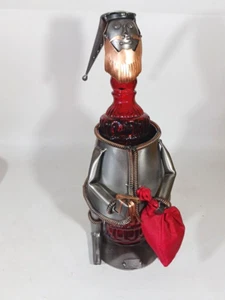 Weihnachtsmann Figur Volkskunst Stahl Weinflaschenhalter versiegelt leer rot Flasche - Bild 1 von 7