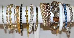 VINTAGE SET ~ KUNSTPERLEN, STRASS, KETTE, STRETCH ARMBÄNDER, KOSTENLOSER VERSAND - Bild 1 von 15