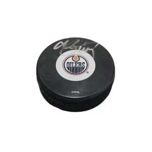 CHRIS PRONGER Signed Edmonton Oilers Puck (Exact Puck Shown) -00556 - Picture 1 of 2