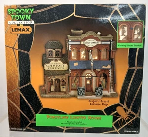 LEMAX SPOOKY TOWN DRAGON'S BREATH KOSTÜMLADEN PORZELLAN BELEUCHTETES HAUS HALLOWEEN - Bild 1 von 16