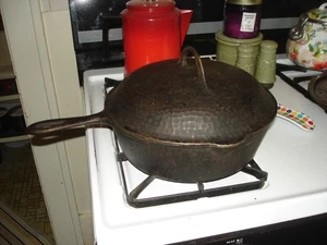 Chicago Hardware Foundry 89 Hammered Cast Iron Chicken Fryer W/ Lid Needs Clean - Picture 1 of 8