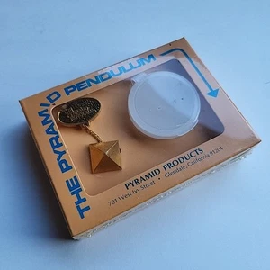 Vintage Pyramid Pendulum Divination Tool by Pyramid Products – NOS Spiritual... - Photo 1 sur 5