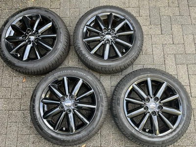Mini Cooper Winterreifen 175/60 R16 auf schwarzen 16 Zoll Felgen Radial Spoke - Bild 1 von 4