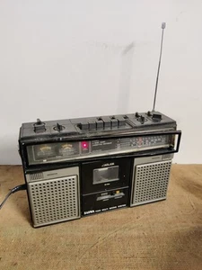 Stereo Radio Cassette Boombox Radio Portatile Vintage Radio AM/FM - SANWA 7056 - Foto 1 di 7