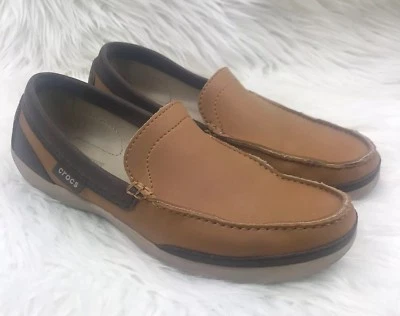 Mocasín Crocs para hombre 8 envolturas Colorlite zapato sin cordones marrón tostado sintético  Foto 1 de 4