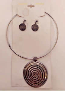 New Unbranded Jewelry Earrings & Necklace Set "Spiral w/Slide Chain"  Silvertone - Picture 1 of 3