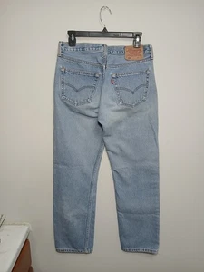 Jeans de mezclilla Levi’s 501 2000 vintage se adapta a 32x30 lavado claro Y2K pestaña roja - Imagen 1 de 10