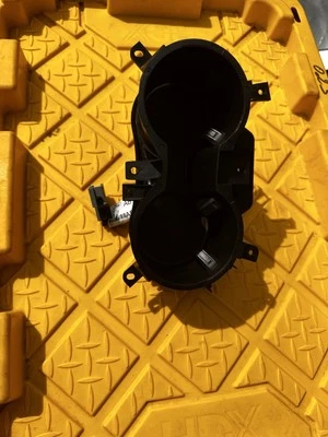 Portavasos Ford Mustang 2017-2021 FR3B-14E078-R30XD  Foto 1 de 4