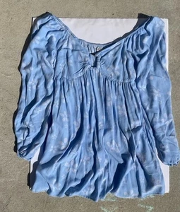 Le Lis Blue Floral Peasant Blouse Top Women’s M Long Sleeve Boho Flowy Tunic - Picture 1 of 5