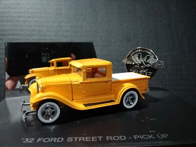 1/43 UNIVERSAL HOBBIES 1932 福特街道杆拾取带显示支架黄色 — 第 1/2 张图片