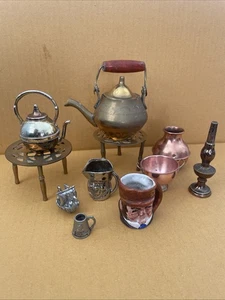 Lote Mixto De Colección De Artículos Pequeños y Miniatura Incluyendo Latón, Cobre y Cerámica  - Imagen 1 de 12