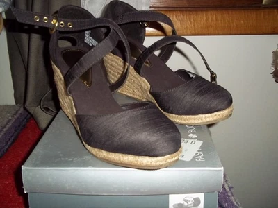 Fashion Bug Women's platform sandal style Emily 2 color dark brown size 9 - Image 1 of 4