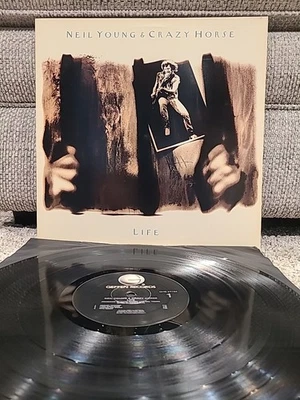 Neil Young & Crazy Horse - Life Lp GHS24154 винил 1987 США Geffen Records очень хорошее состояние - Изображение 1 из 4