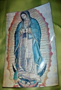 MARY QUEEN OF PEACE LAMINATED LARGE PICTURE -PRAYERS ON BACK ENGLISH/SPANISH - Picture 1 of 2