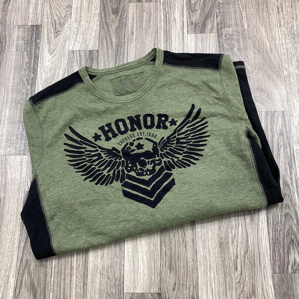 Camisa masculina manga longa malha waffle verde/preta estampa gráfica EXPRESS tamanho M - Imagem 1 de 4