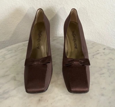 IVES SAINT LAURENT Brown Satin Front Bow Pump Wm Sz 9M Italy. - Image 1 of 4