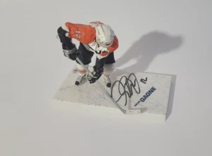 Figurina firmata Simon Gagne #12 Philadelphia Flyers NHL 2007 - Foto 1 di 5