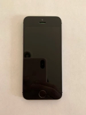 FAIR iPhone SE 1st Gen 16GB Space Gray Unlocked 9.3.2 - Image 1 of 4