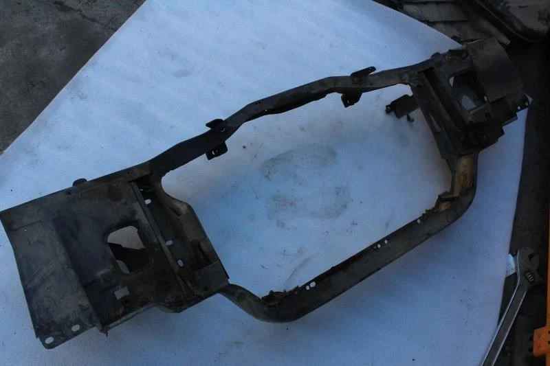 1976 LINCOLN CONTINENTAL MARK IV RADIATOR CORE SUPPORT Foto 1 de 4